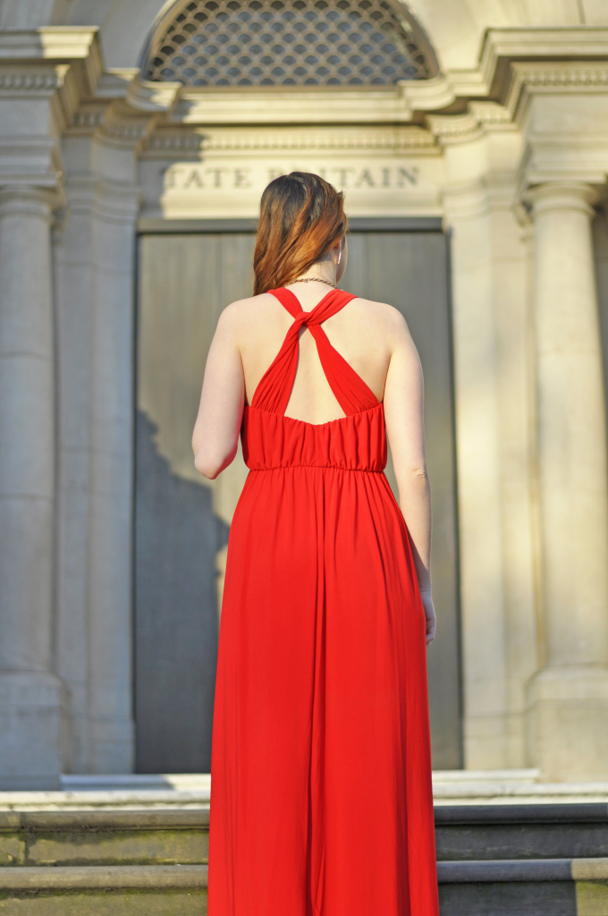 Red_outfit_crossed_back