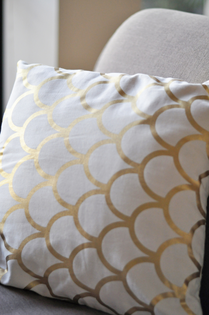 scalloped_pillow_etsy