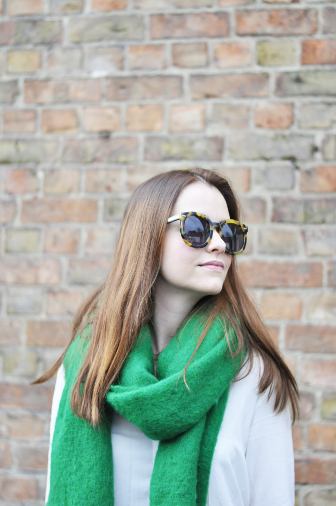 the_lady_in_the_green_scarf05